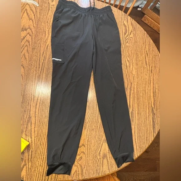 Women’s Sketchers by Barco medium tall jogger scrubs - Picture 8 of 11